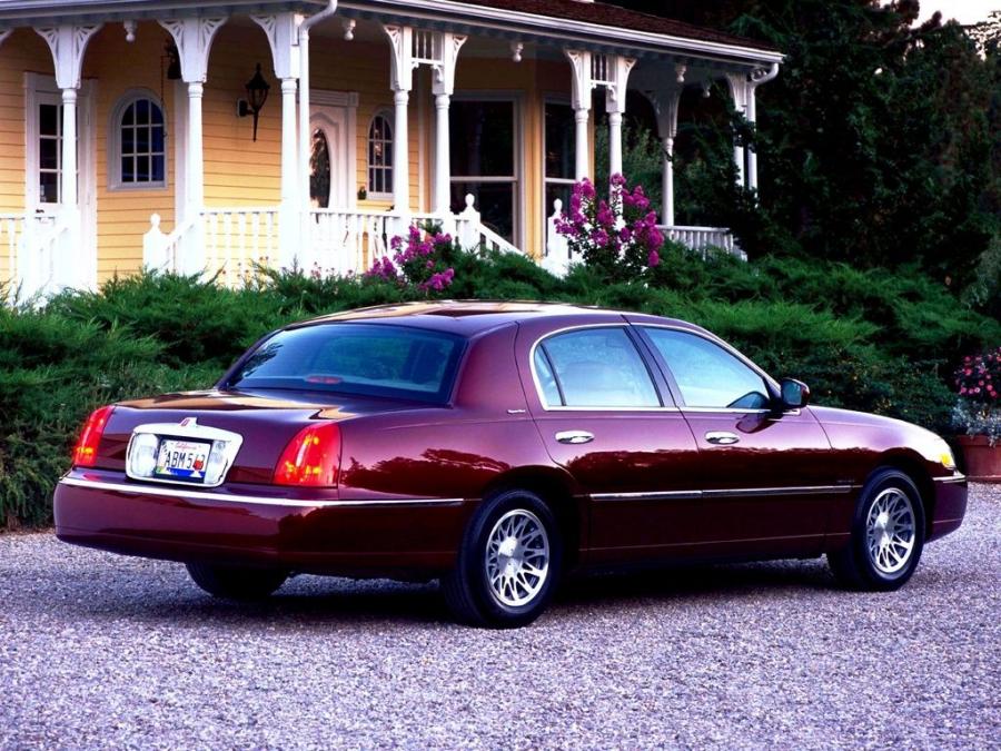  Lincoln Town Car 1998 года  (фото 5 из 77)